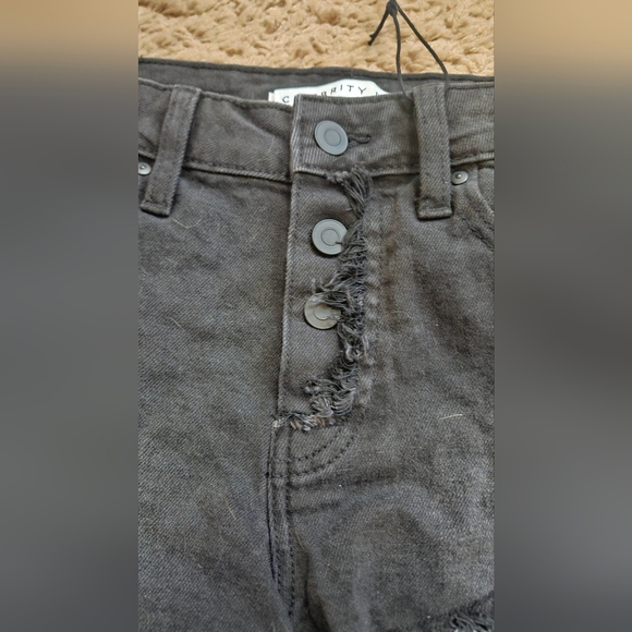 CELEBRITY PINK Exposed Button Mid Rise Jean Shorts In Washed Black. Size 28 NWT - Picture 8 of 12